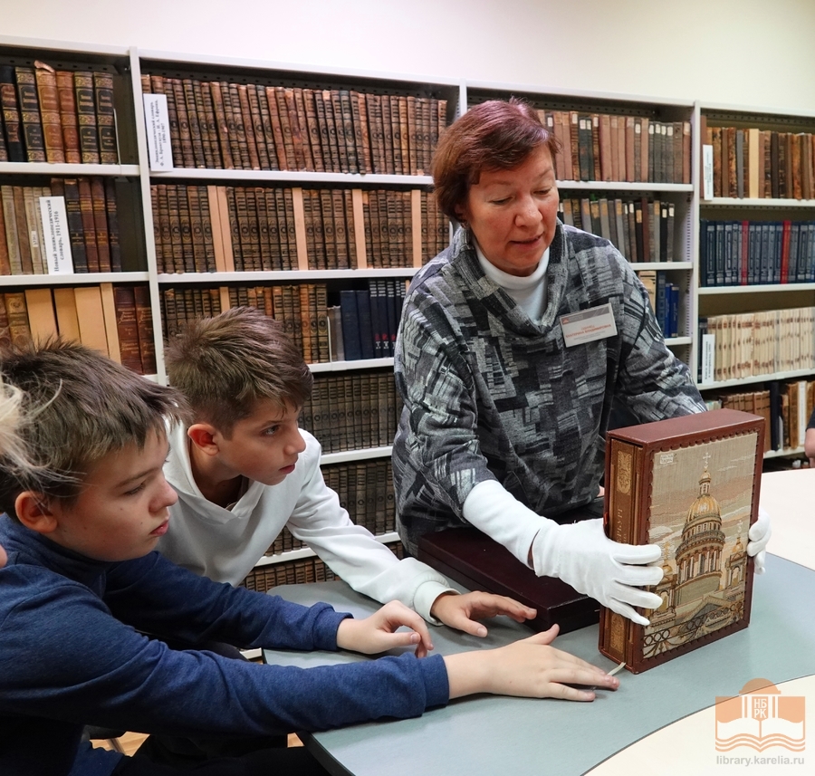 Шестиклассники лицея № 40 в Национальной библиотеке Карелии