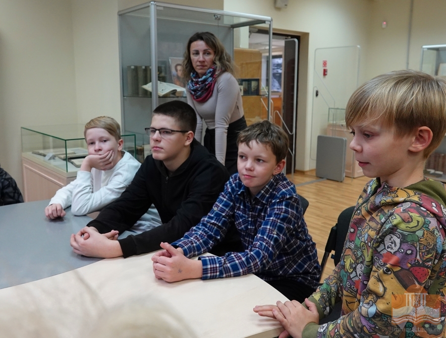 Шестиклассники лицея № 40 в Национальной библиотеке Карелии