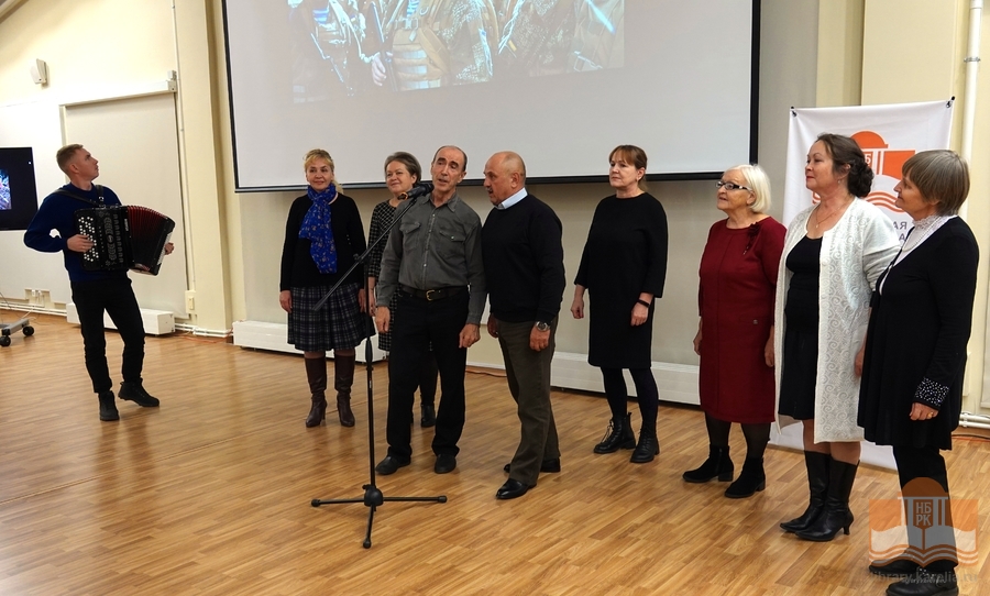 Выступает народный карельский хор «Oma pajo»