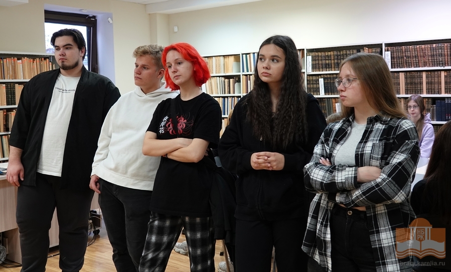 Студенты Колледжа технологии и предпринимательства в Национальной библиотеке Карелии