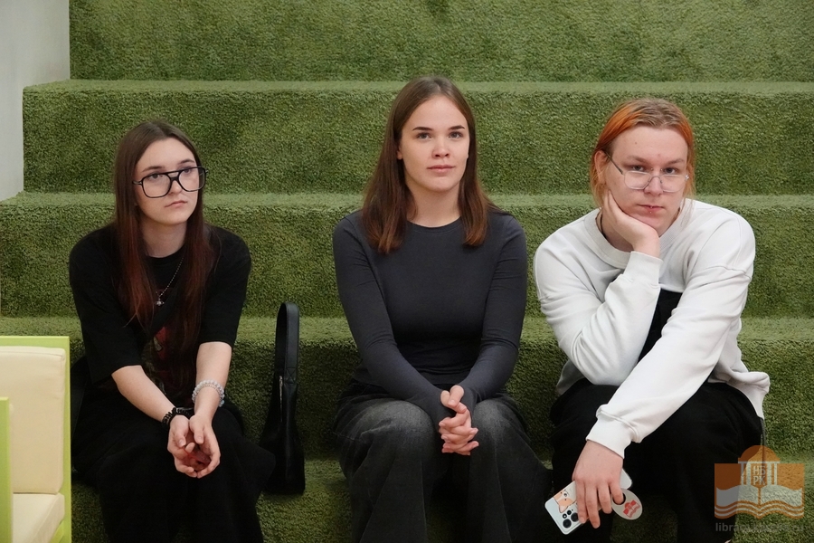 Студенты Колледжа технологии и предпринимательства в Национальной библиотеке Карелии