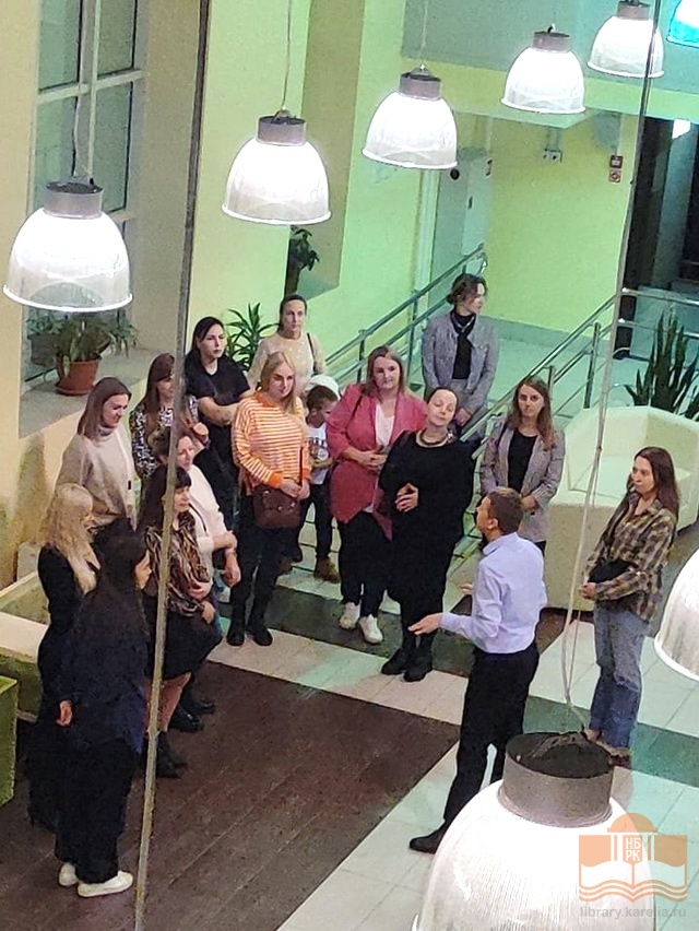 Экскурсия по библиотеке для родителей учащихся средней школы № 55