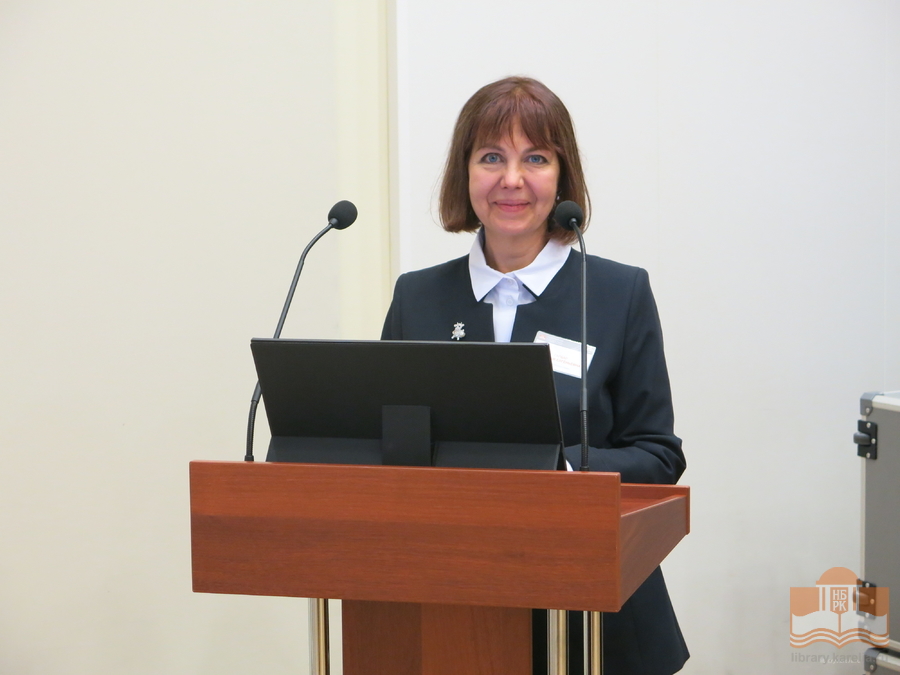 Выступает специалист Центра детского чтения Наталья Гарбар