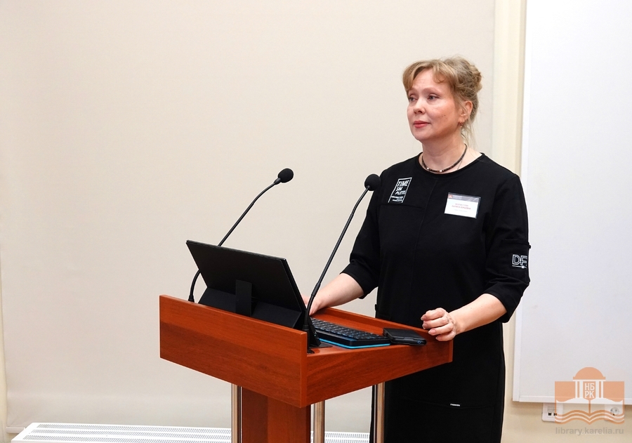 Лариса Юрьевна Феклистова, главный библиотекарь отдела библиотечного обслуживания