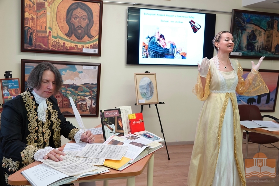 Письма прозвучали в исполнении сотрудников Национальной библиотеки Светланы Хариной и Якова Симанова