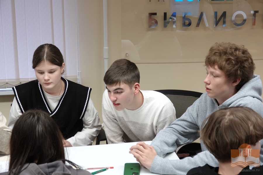 Старшеклассники школы № 48 участвуют в онлайн-турнире «На старт, умники и умницы»