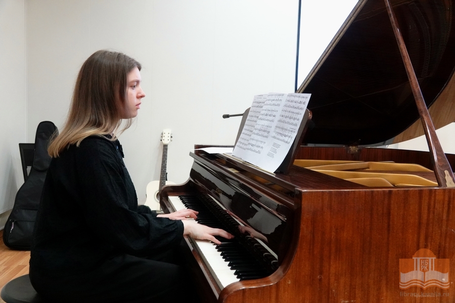 Поэзия Есенина и Рубцова прозвучала в программе «Старая пластинка». Аккомпанировала Валерия Татаринова