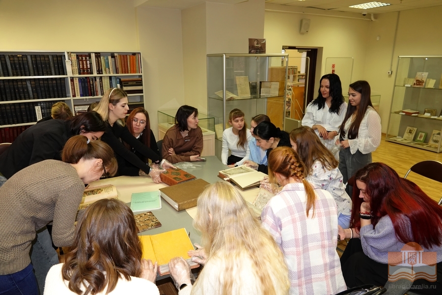 Занятие по истории книжности Древней Руси для студентов ПетрГУ