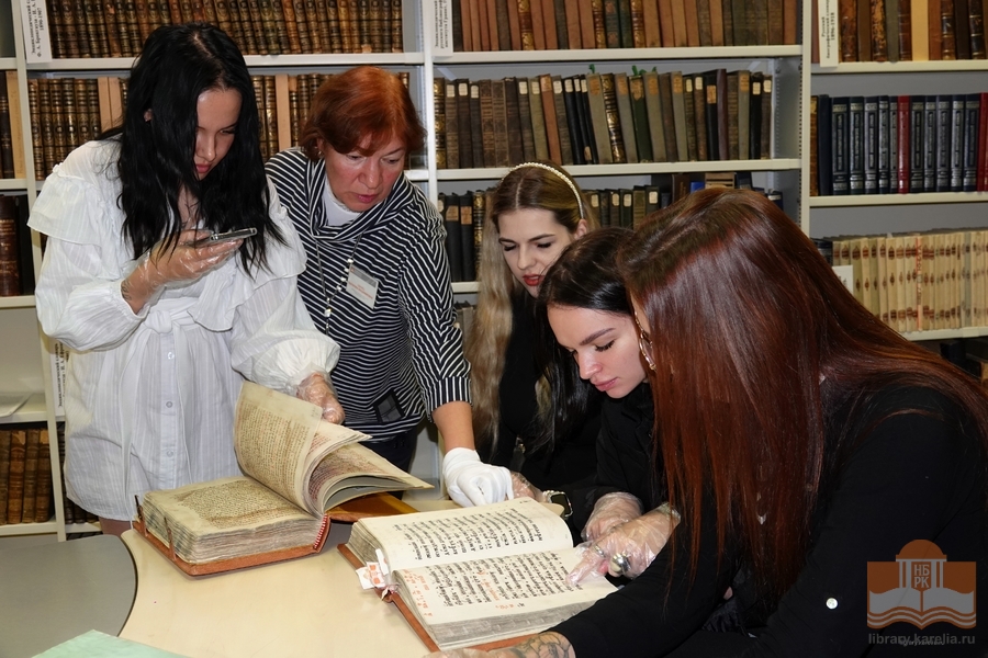 Занятие по истории книжности Древней Руси для студентов ПетрГУ