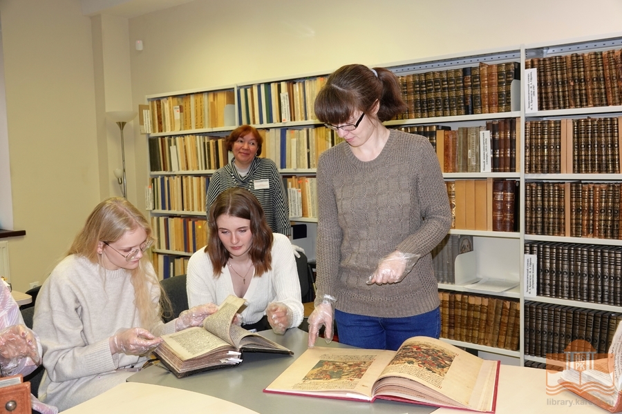 Занятие по истории книжности Древней Руси для студентов ПетрГУ