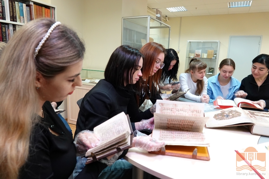 Занятие по истории книжности Древней Руси для студентов ПетрГУ