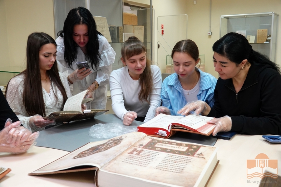 Занятие по истории книжности Древней Руси для студентов ПетрГУ