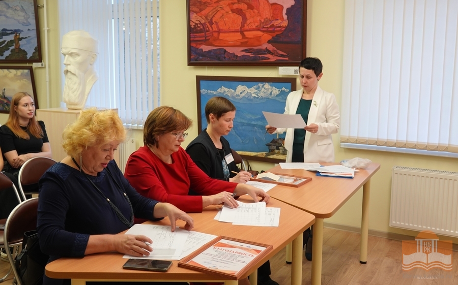 Члены жюри VIII городского конкурса чтецов «Сунгуровские чтения: Расширяем горизонты»