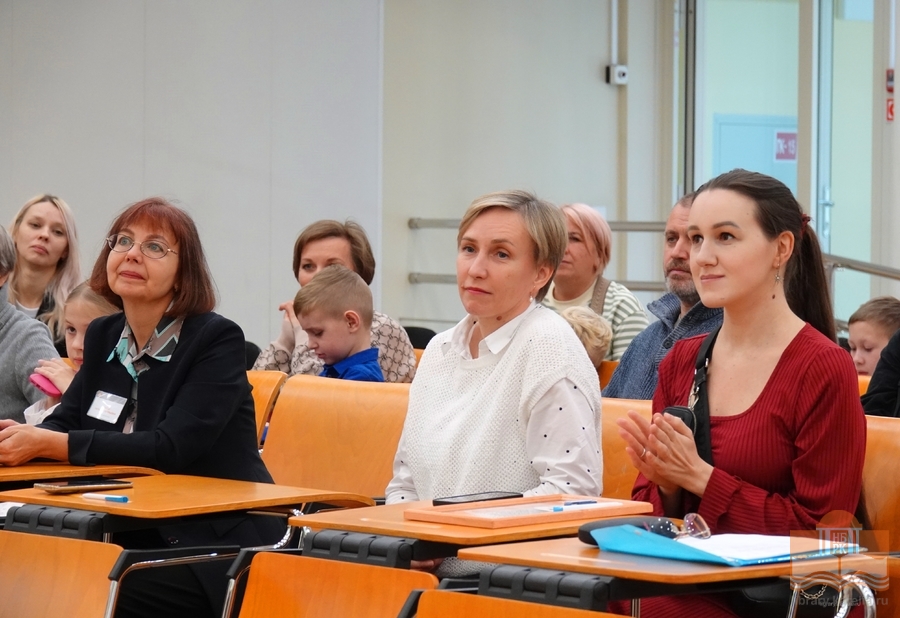 Члены жюри VIII городского конкурса чтецов «Сунгуровские чтения: Расширяем горизонты»