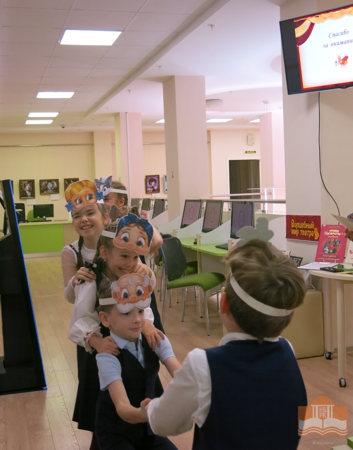 Участники творческой программы «Волшебный мир театра»