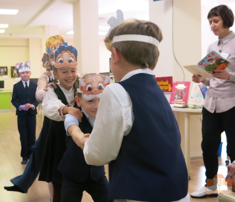 Участники творческой программы «Волшебный мир театра»