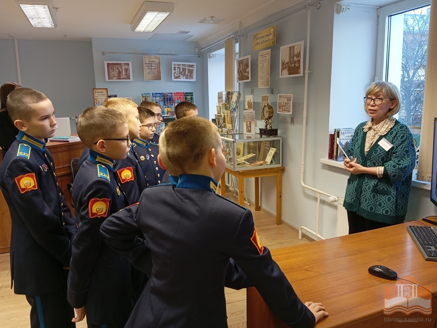 Учащиеся 5 класса ППКУ на экскурсии в Национальной библиотеке Карелии