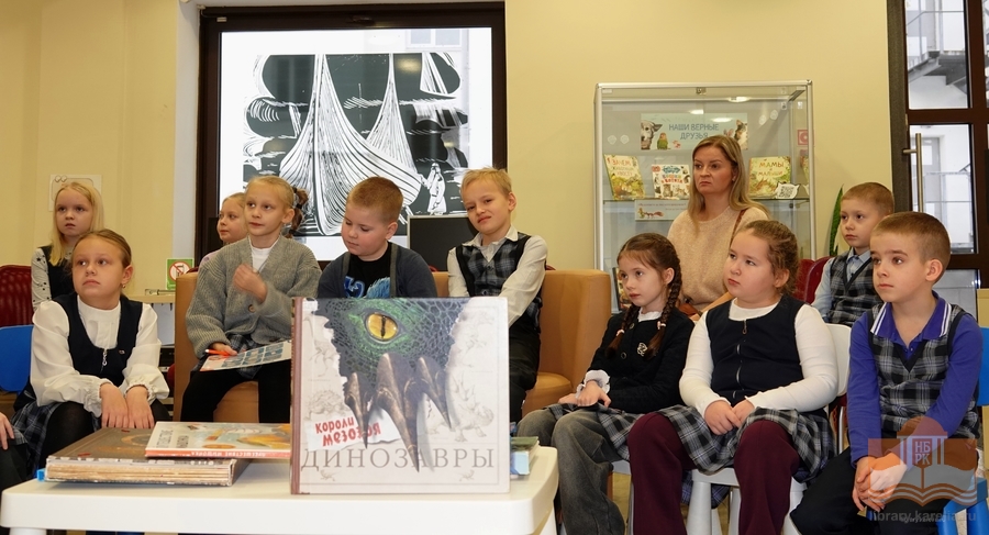 Второклассники школы № 48 на экскурсии в Национальной библиотеке Карелии