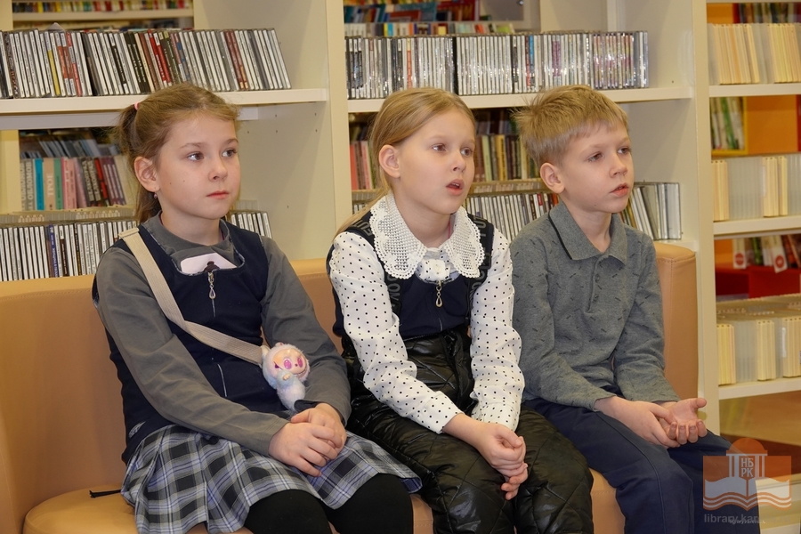 Второклассники школы № 48 на экскурсии в Национальной библиотеке Карелии