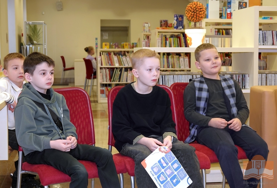 Второклассники школы № 48 на экскурсии в Национальной библиотеке Карелии