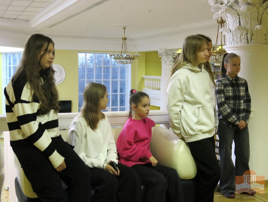 Шестиклассники школы №12 на экскурсии в Национальной библиотеке Карелии