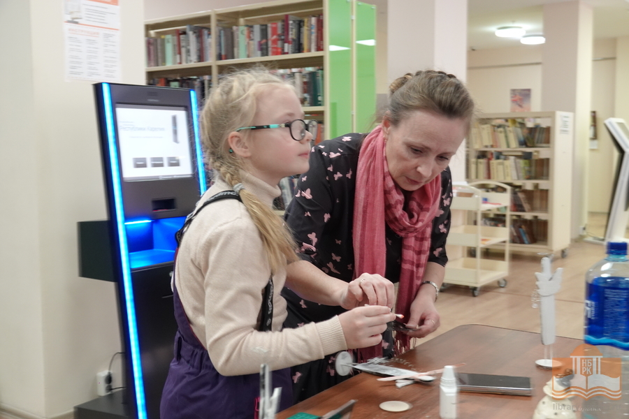 На мастер-классе для всей семьи «Магия новогодней игрушки»