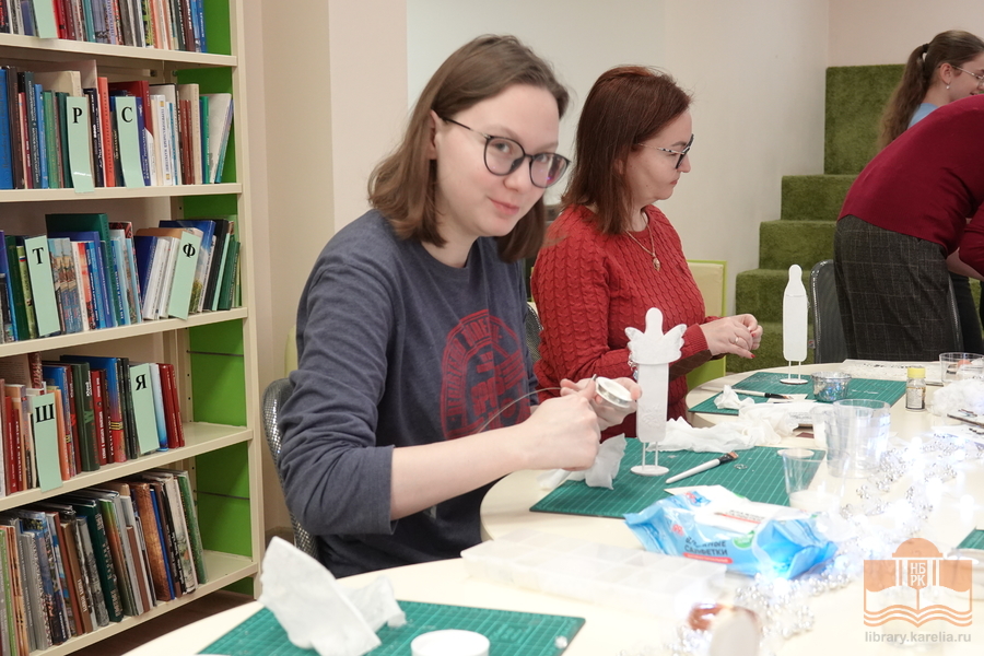 На мастер-классе для всей семьи «Магия новогодней игрушки»