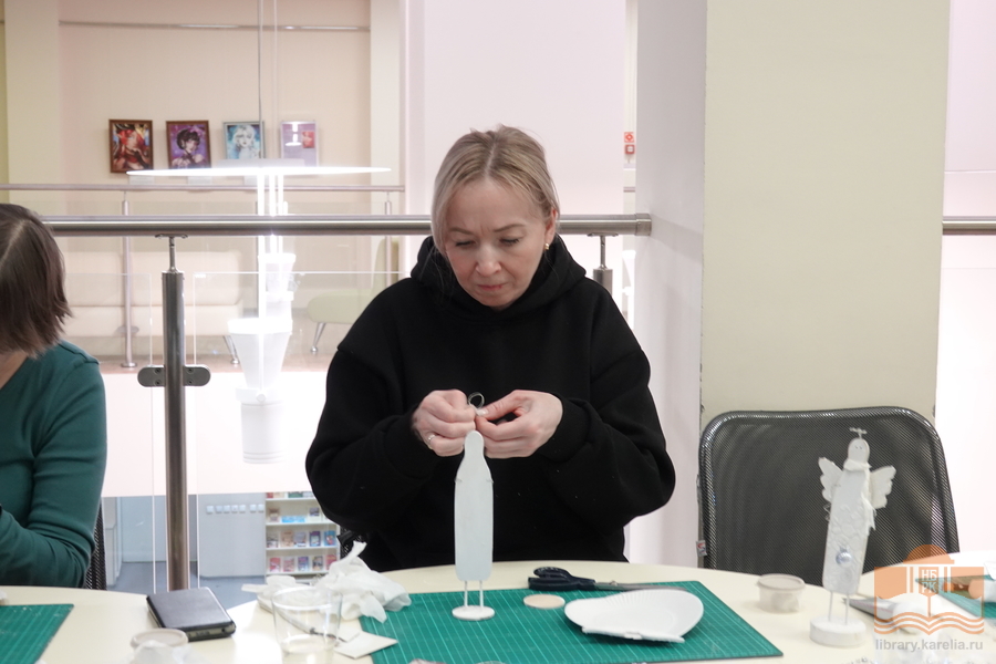 На мастер-классе для всей семьи «Магия новогодней игрушки»