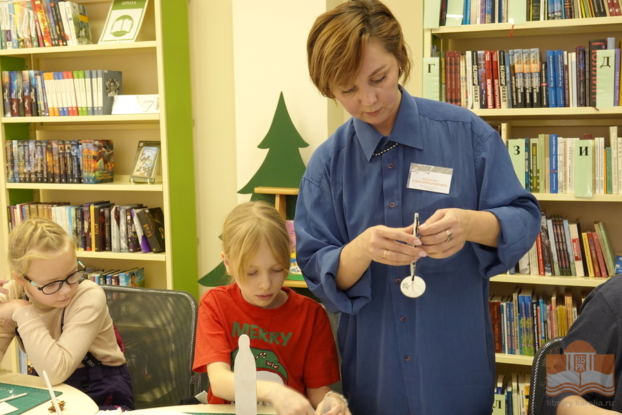 На мастер-классе для всей семьи «Магия новогодней игрушки»