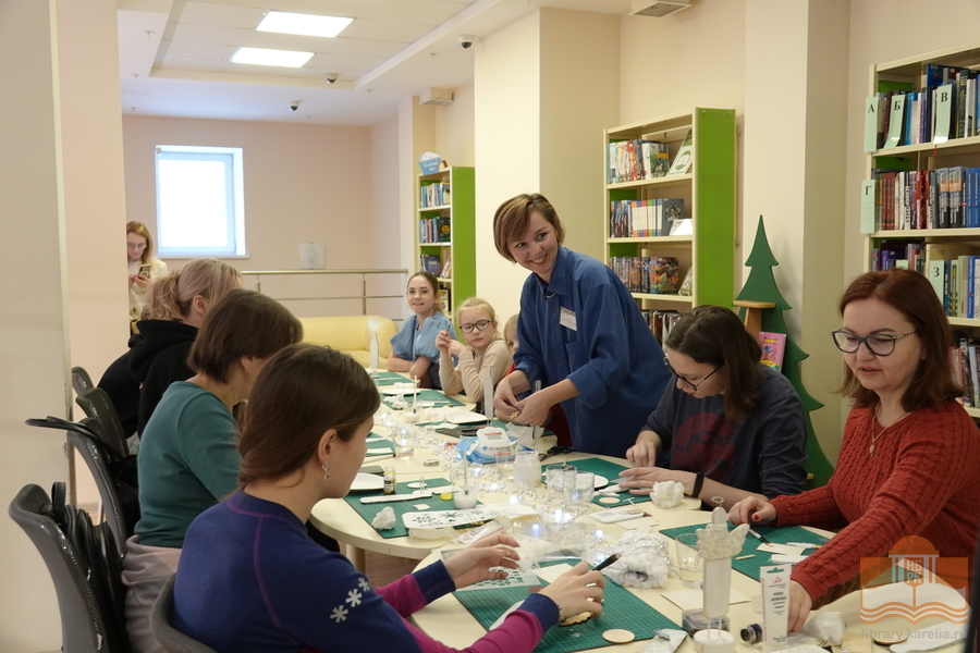 На мастер-классе для всей семьи «Магия новогодней игрушки»