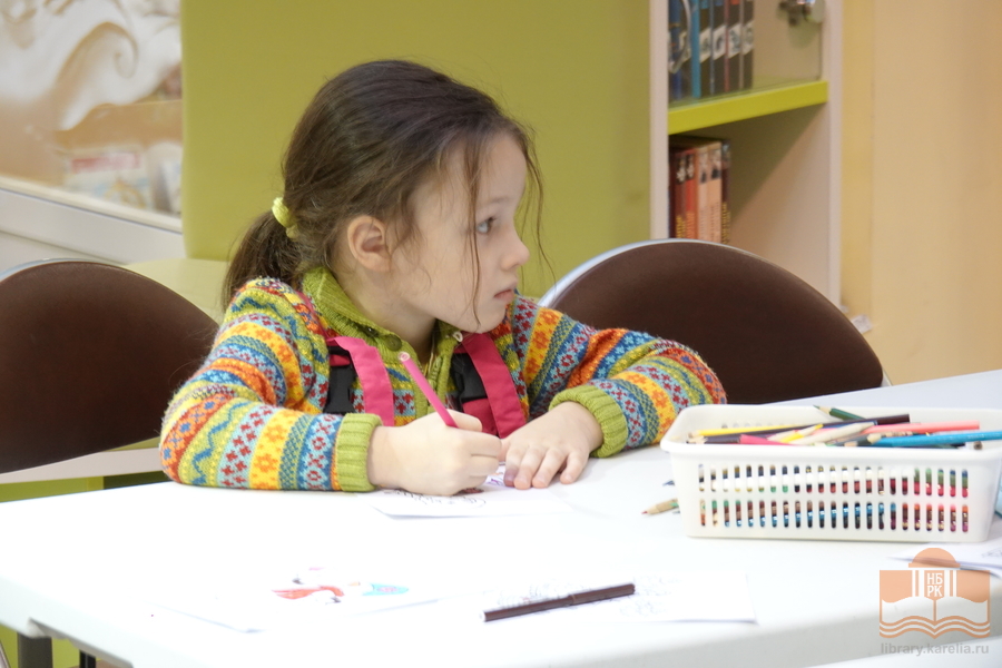 На творческой площадке «В гостях у сказки: читаем, смотрим, рисуем»