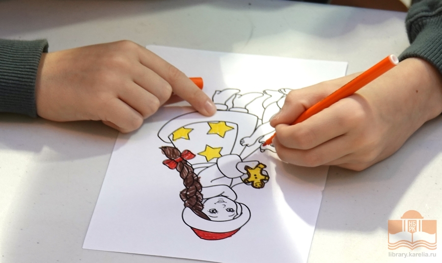 На творческой площадке «В гостях у сказки: читаем, смотрим, рисуем»