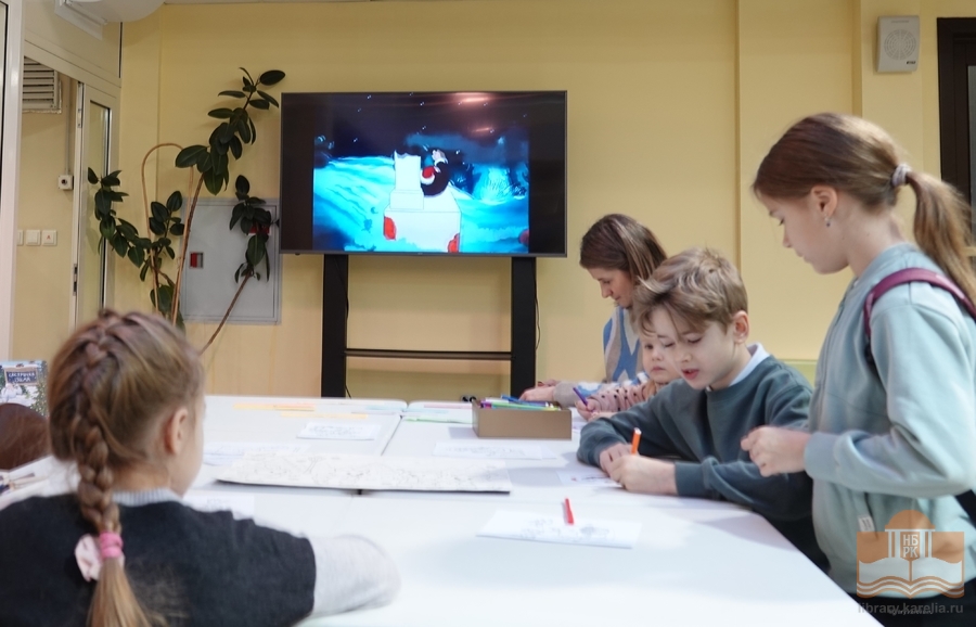 На творческой площадке «В гостях у сказки: читаем, смотрим, рисуем»