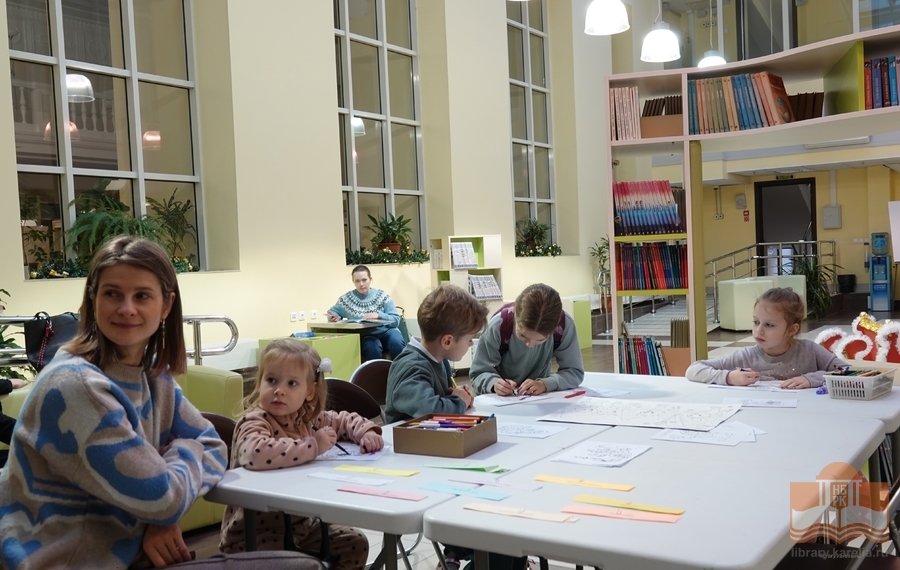 На творческой площадке «В гостях у сказки: читаем, смотрим, рисуем»