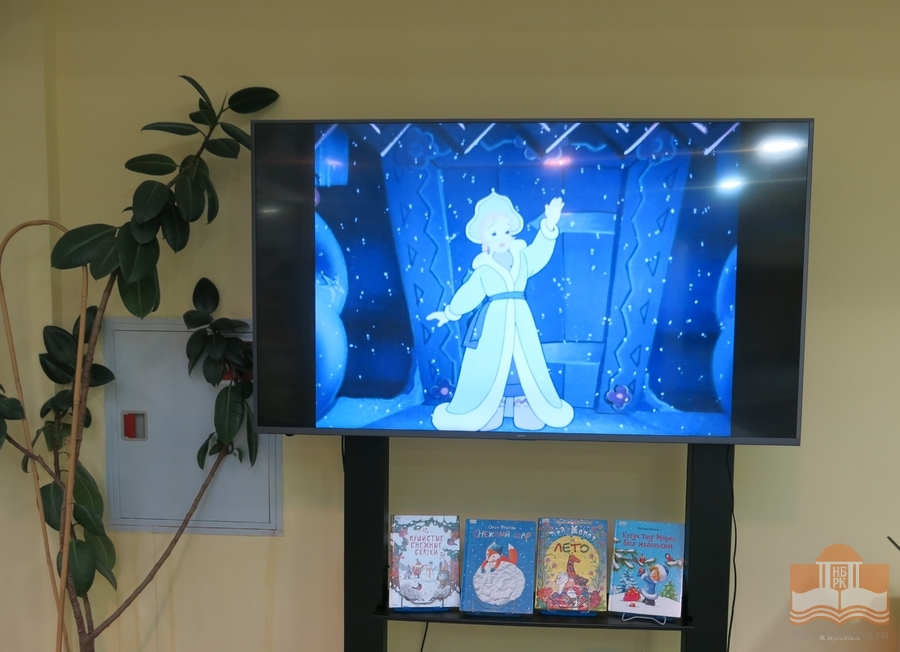 На творческой площадке «В гостях у сказки: читаем, смотрим, рисуем»