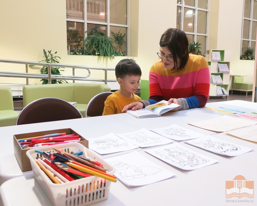 На творческой площадке «В гостях у сказки: читаем, смотрим, рисуем»