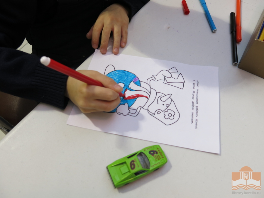 На творческой площадке «В гостях у сказки: читаем, смотрим, рисуем»