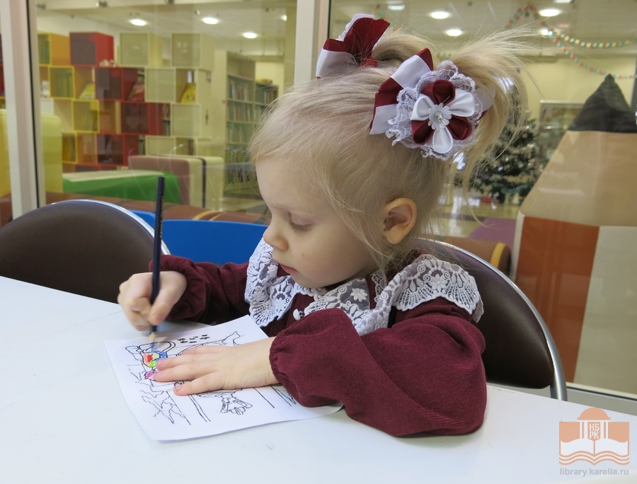 На творческой площадке «В гостях у сказки: читаем, смотрим, рисуем»