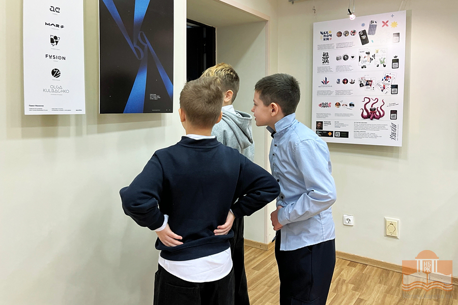 На экскурсии в Национальной библиотеке Карелии