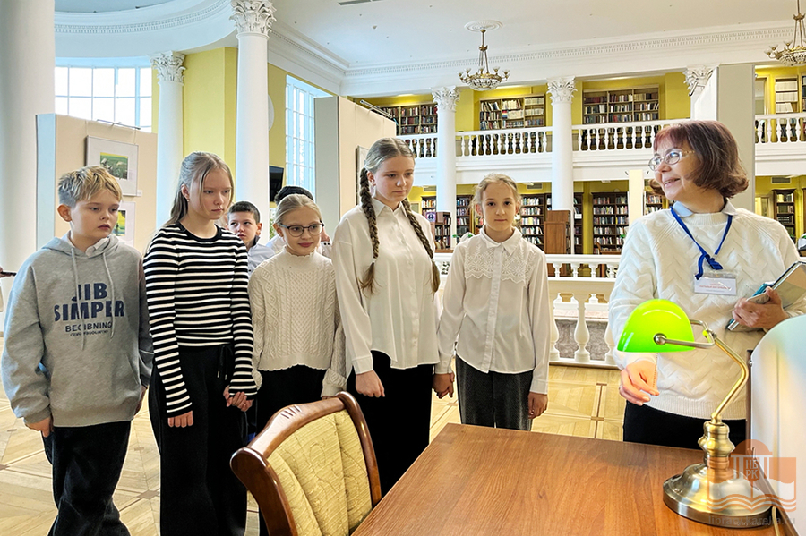 Четвероклассники школы №35 на экскурсии в Национальной библиотеке Карелии