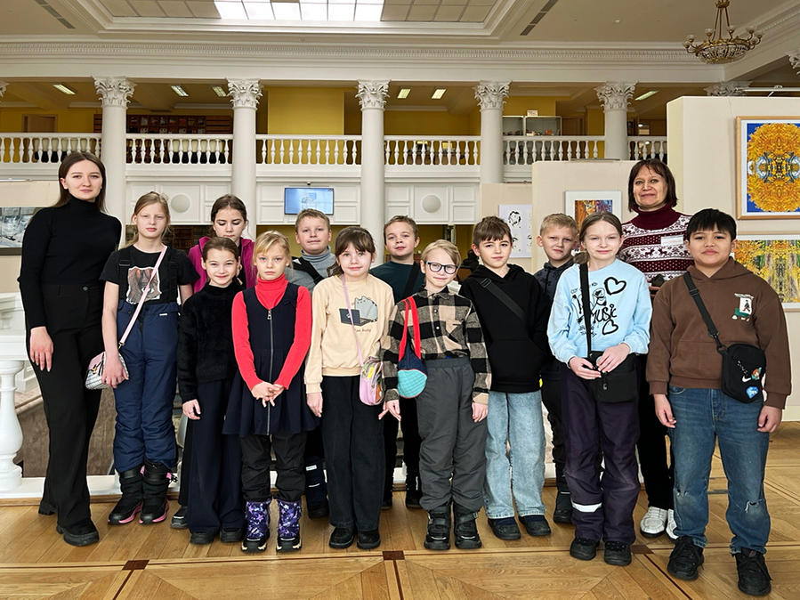 Третьеклассники школы №35 на экскурсии в Национальной библиотеке Карелии