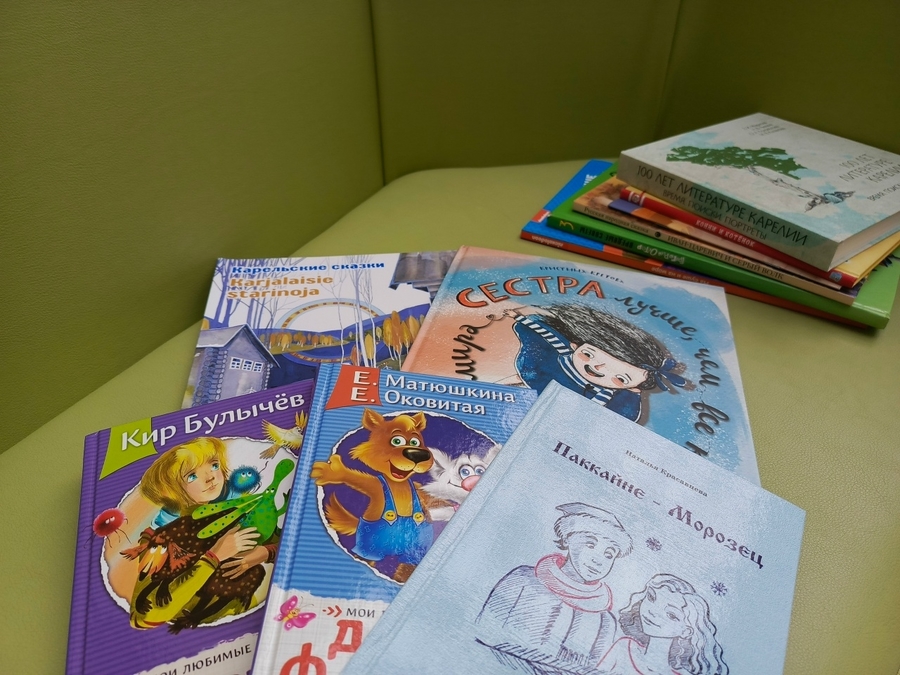 Книги, полученные в дар в рамках акции «Дарите книги с любовью»