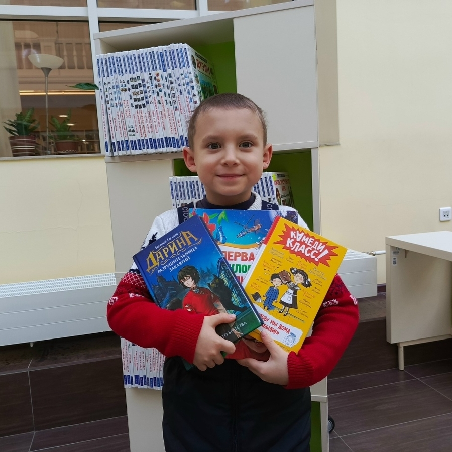 Участники Десятой общероссийской акции «Дарите книги с любовью»