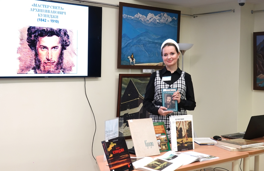 На встрече проекта «Русский музей: виртуальный филиал», посвященной Архипу Куинджи. Ведущая Светлана Харина