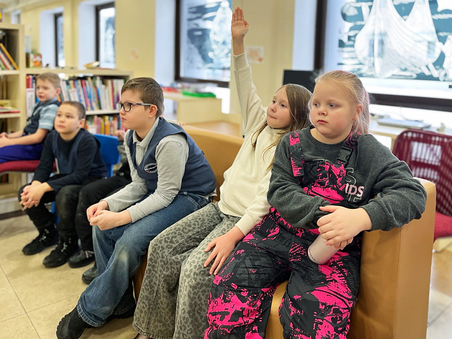 Второклассники на экскурсии в Национальной библиотеке