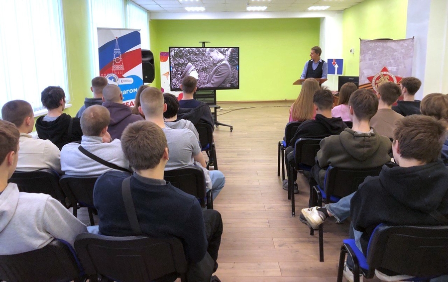 Просветительская программа, посвящённая Дню защитника Отечества, в автотранспортном техникуме