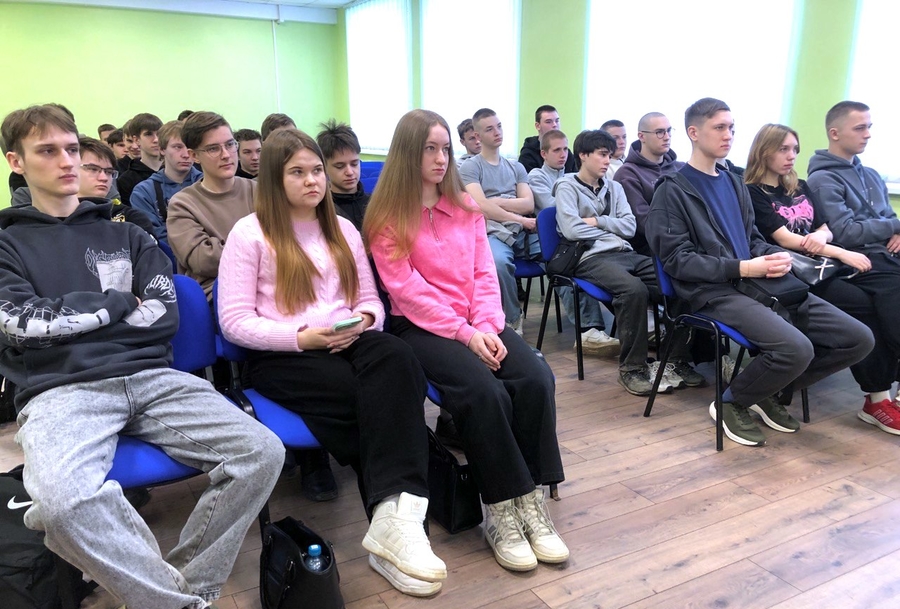 Просветительская программа, посвящённая Дню защитника Отечества, в автотранспортном техникуме