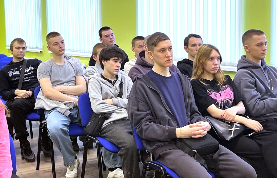 Просветительская программа, посвящённая Дню защитника Отечества, в автотранспортном техникуме