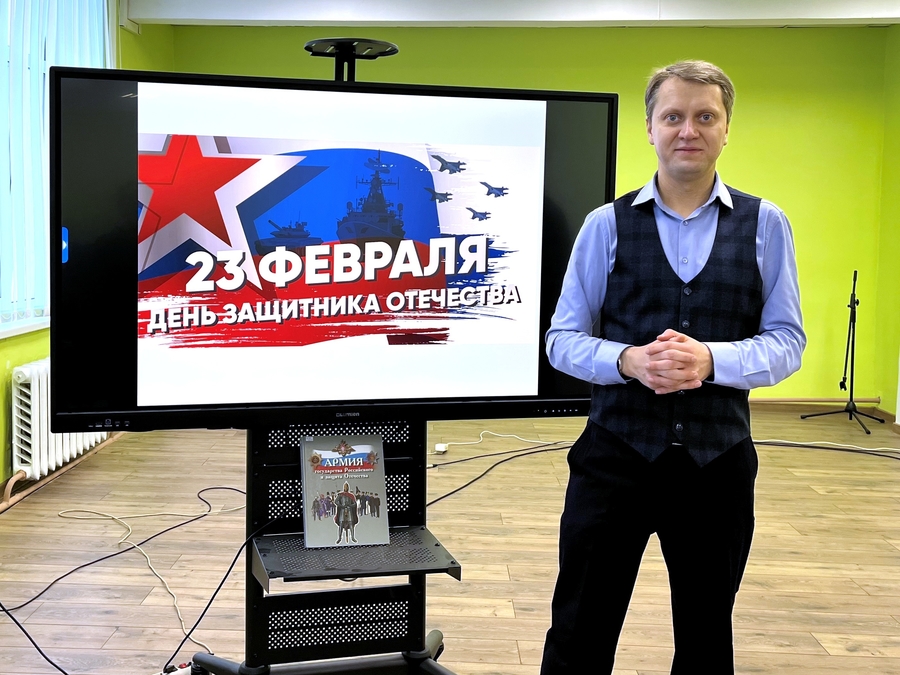 В автотранспортном техникуме, ведущий программы Александр Докучаев