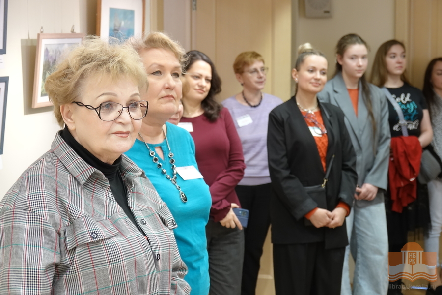 На выставке «Калейдоскоп талантов» в Национальной библиотеке Карелии
